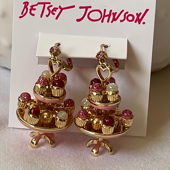 Betsey Johnson Gold Tone pink Enamel Two Tier Cupcake figural Dangling Earring - Picture 1 of 10